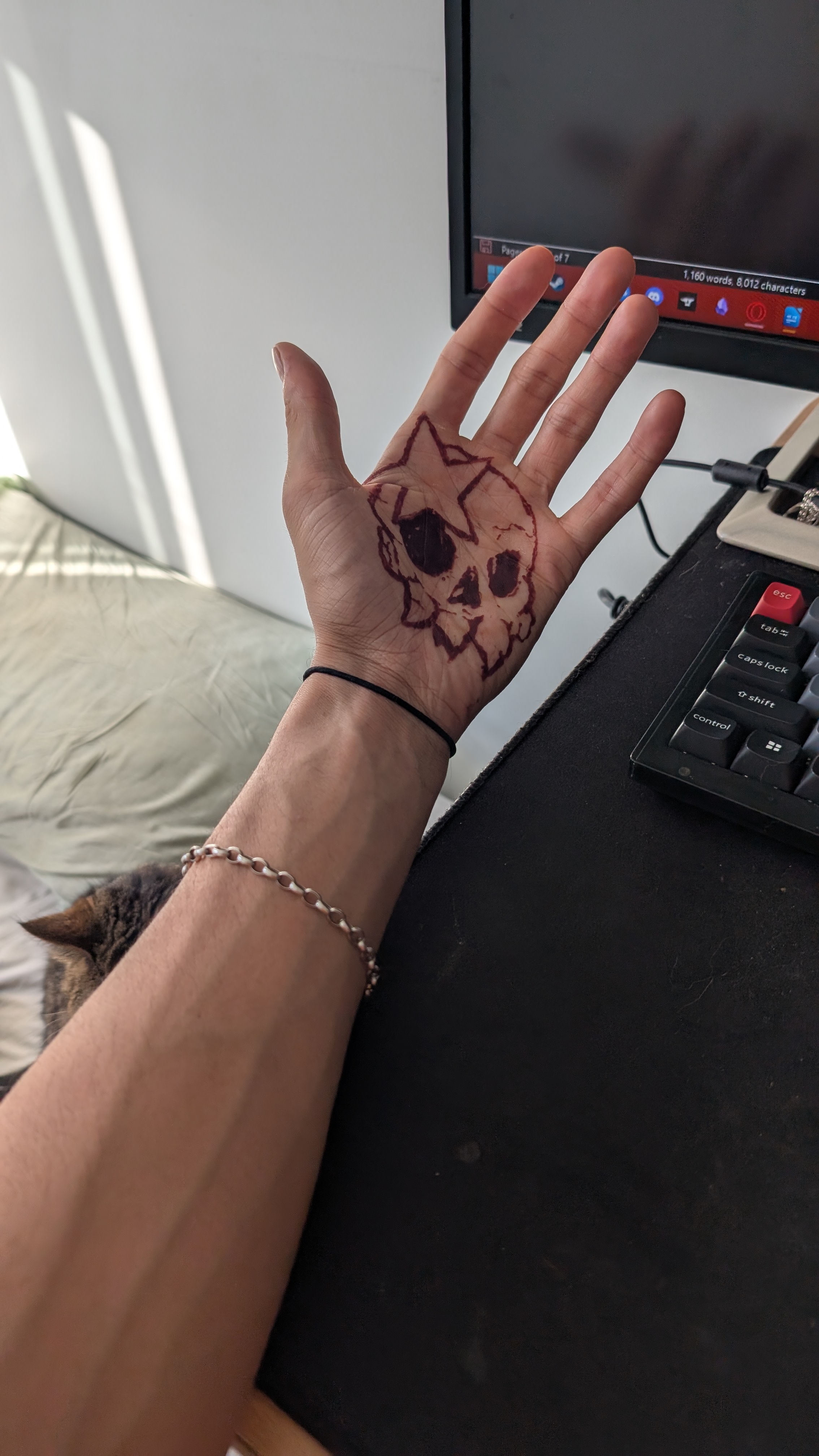henna skull